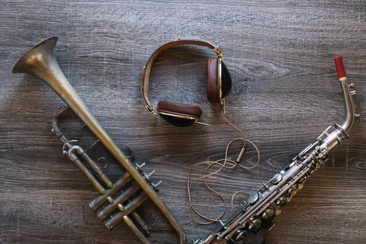 Niecodzienne instrumenty w muzyce popularnej: od thereminu po hang drum